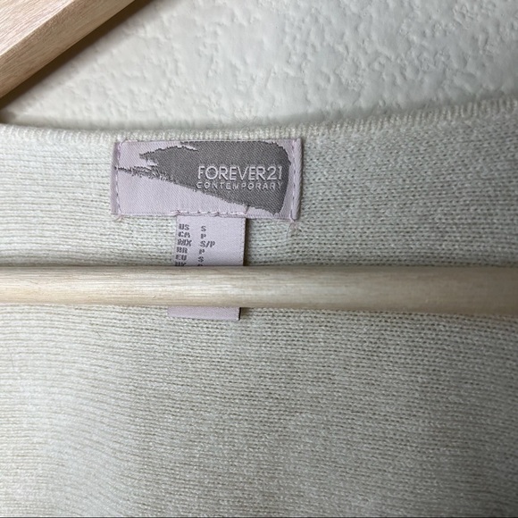 Forever21 sweater - Picture 3 of 4